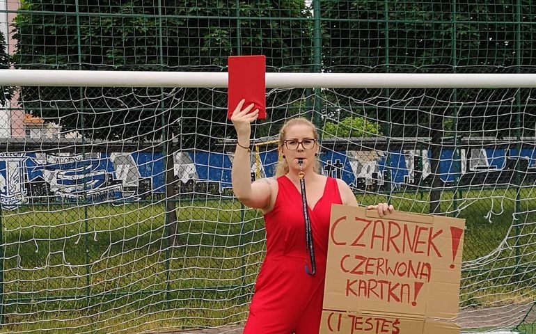 Czarnek, jesteś u pani! Nauczyciele i uczniowie próbują odwołać ministra edukacji. Uda się?