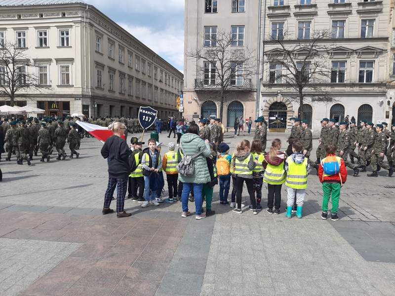 Tak czy owak z panią Nowak. W Krakowie maszerowali nie tylko uczniowie