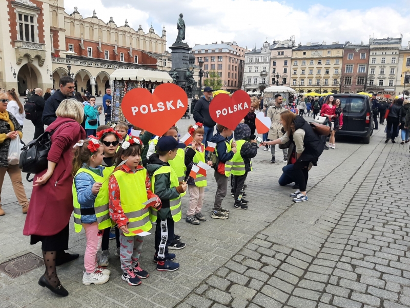 Tak czy owak z panią Nowak. W Krakowie maszerowali nie tylko uczniowie