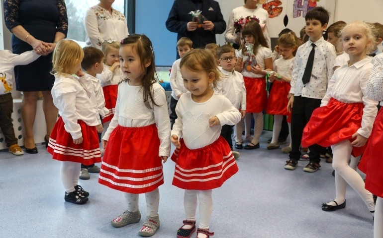 Miasto podziękowało kurii za wynajem niszczejącego lokalu. Maluchy mają w końcu godne warunki